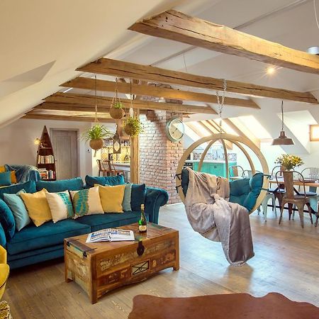 Bohemian Chic 2 Bedroom 2 Bathroom Loft With Hanging Chair Прага Екстериор снимка