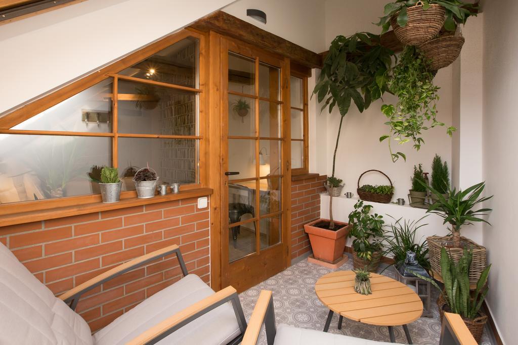 Bohemian Chic 2 Bedroom 2 Bathroom Loft With Hanging Chair Прага Екстериор снимка
