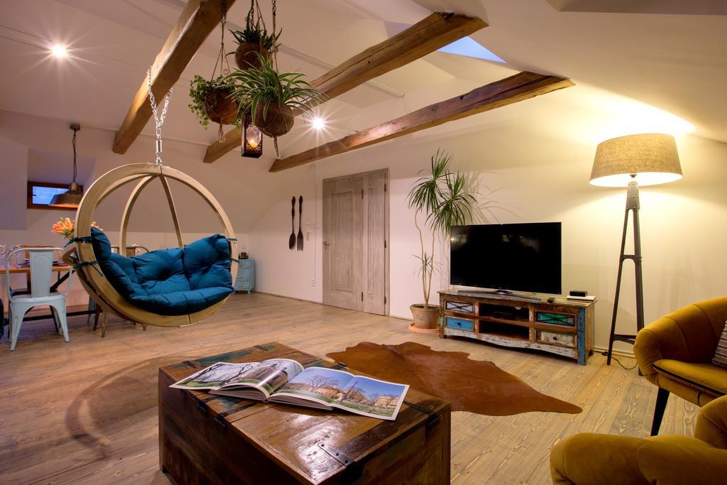 Bohemian Chic 2 Bedroom 2 Bathroom Loft With Hanging Chair Прага Екстериор снимка